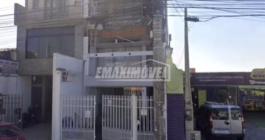 Salão comercial com mezaninos na Av. Cel Nogueira Padilha