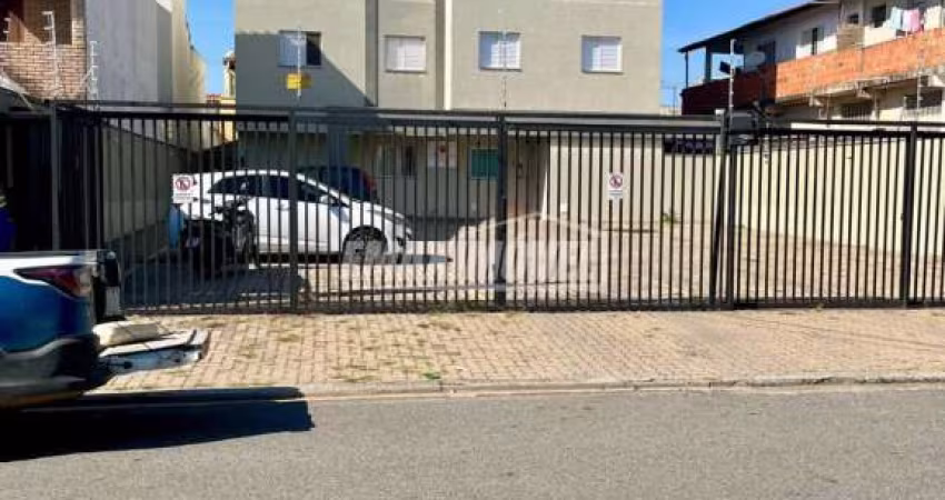 Apartamento com Quintal e 2 Quartos em Ótima Localização