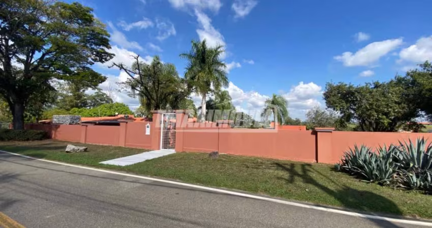 Casa com 4 Quartos sendo 2 suítes e espaço gourmet com piscina - Ao lado da Av. Adolpho Massaglia