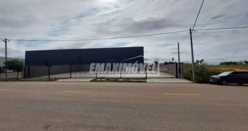 Galpão com 750 m² de área construída no bairro jardim ibiti do paço