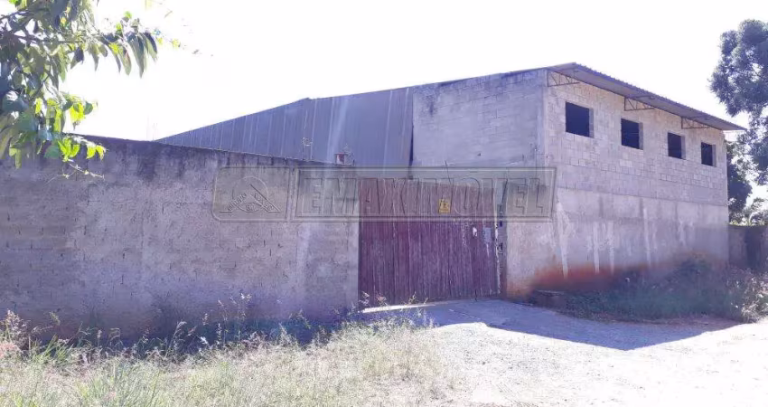 Galpão com 3.100 m² de terreno e 350 m² de área construída