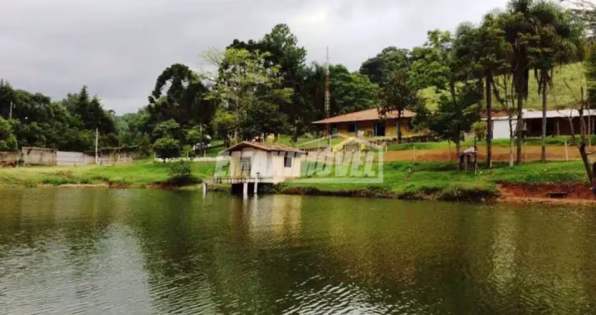 Sítio com 5 suítes, piscina e espaço gourmet em são roque/sp!
