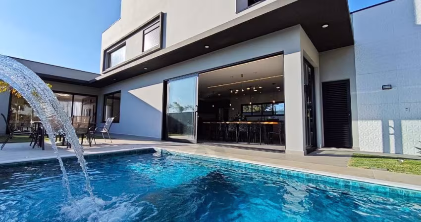 Espetacular casa em condomínio à venda em Vinhedo-SP, bairro Caixa D´água, com 272,00 m² de área!