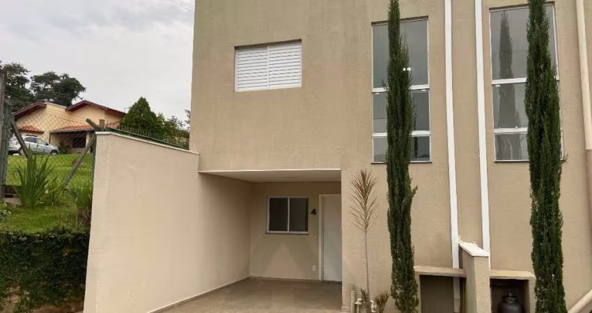 Casa para locação em Vinhedo-SP, bairro Paiol Velho: 2 quartos, 1 sala, 2 banheiros, 2 vagas de garagem!