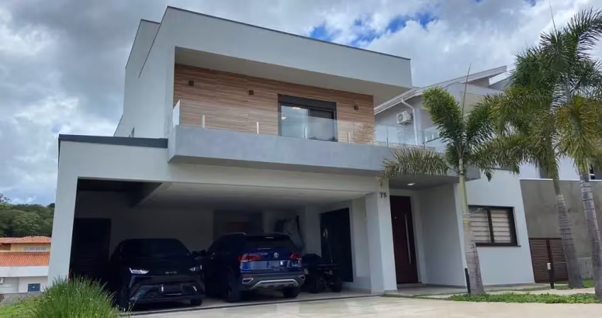 Luxuosa casa em condomínio à venda em Vinhedo-SP, Condomínio Terras de Vinhedo: 5 quartos, 5 suítes, 3 salas, 5 banheiros, 6 vagas, 330m².