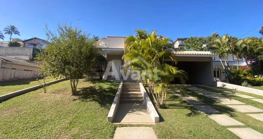 Casa à Venda no Bosque de Grevílea em Vinhedo, Condomínio Arborizado, Área de Lazer Completa com Piscina, Quadra de Tênis e Pista de Skate
