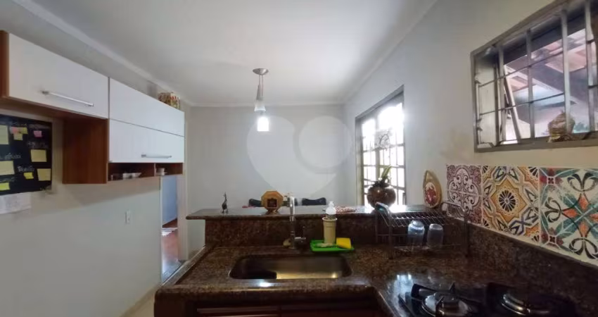 Casa com 3 quartos à venda em Núcleo Habitacional Mary Dota - SP