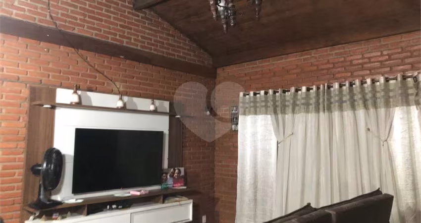 Casa com 2 quartos à venda em Vila Camargo - SP