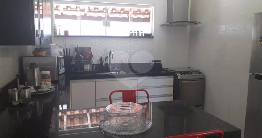 Casa térrea com 3 quartos à venda em Jardim Terra Branca - SP