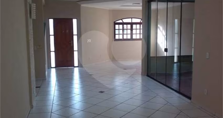 Sobrado com 4 quartos à venda em Residencial Village Campo Novo - SP