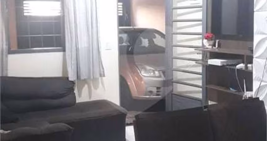 Casa com 2 quartos à venda em Jardim Ivone - SP