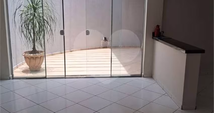 Casa com 3 quartos à venda em Parque Residencial Jardim Araruna - SP