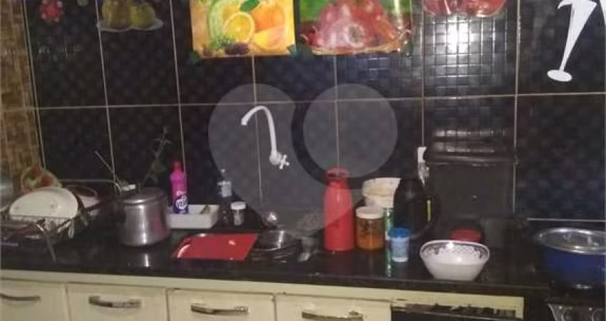 Casa com 2 quartos à venda em Jardim Ivone - SP
