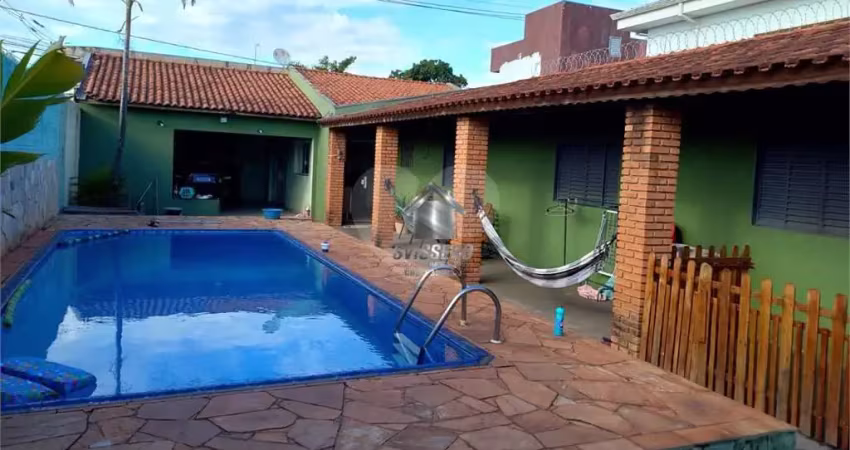 Casa com 3 quartos à venda na Itacuruçá, Parque São João, Bauru