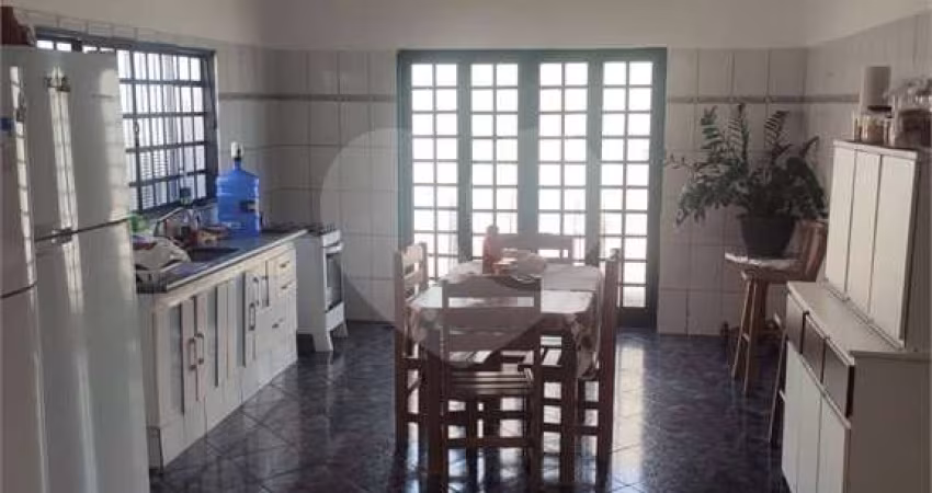 Casa com 4 quartos à venda em Vila Souto - SP