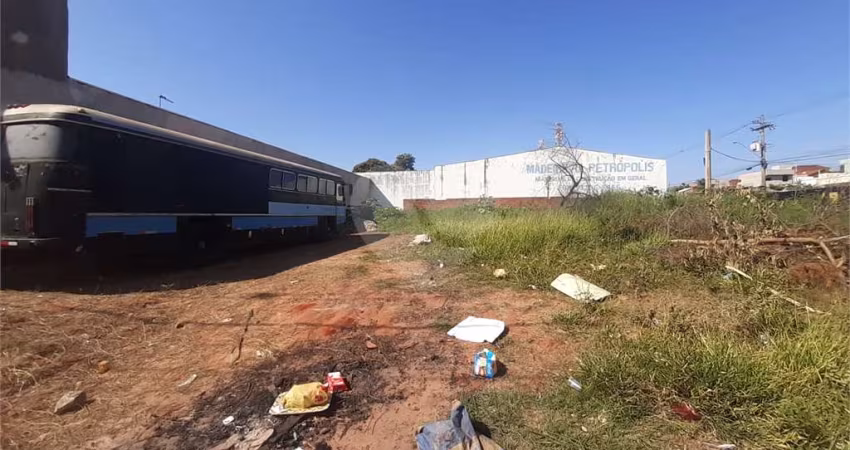 Terreno à venda em Parque Primavera - SP