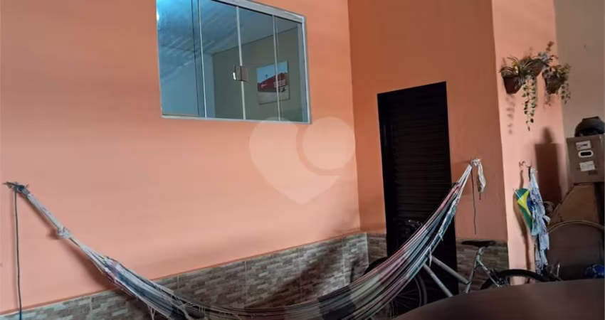 Casa com 2 quartos à venda em Jardim Da Grama - SP