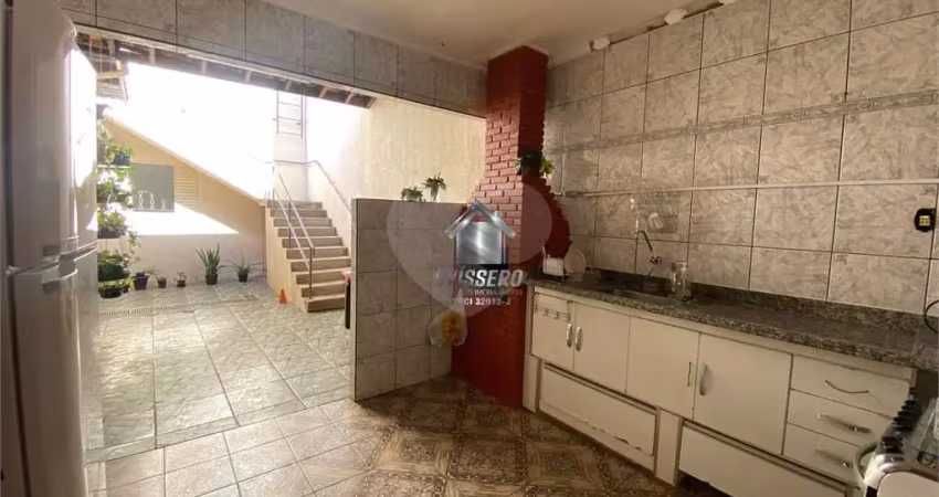 Casa com 3 quartos à venda na Rua Argemiro Jorge Ferraz, Parque Bauru, Bauru