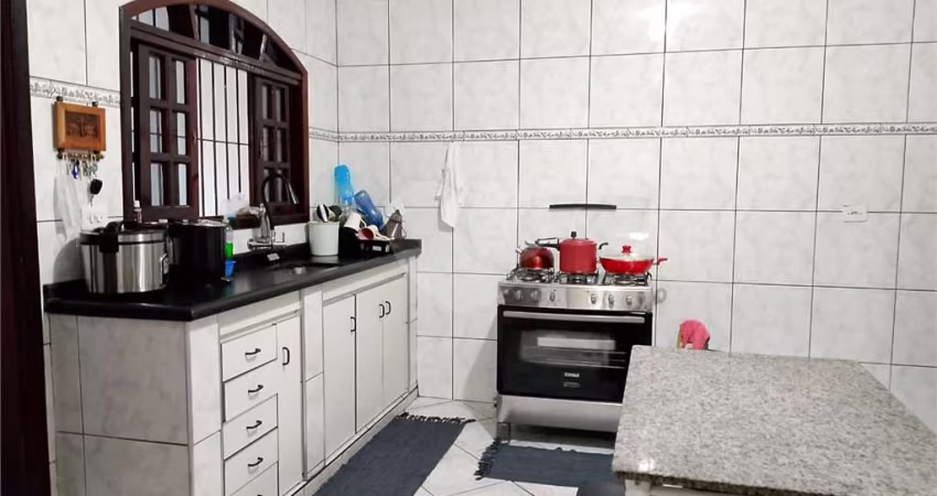 Sobrado com 3 quartos à venda em Parque Maria Helena - SP