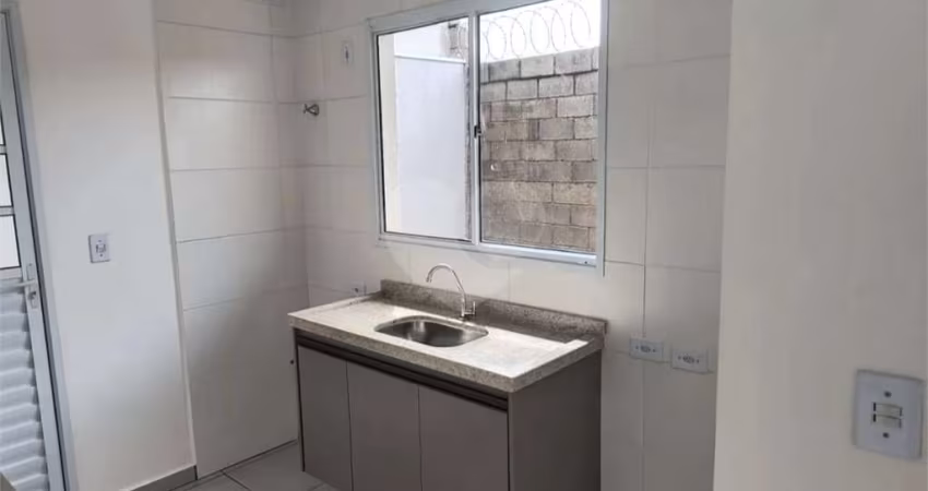 Condomínio com 2 quartos à venda em Parque São João - SP
