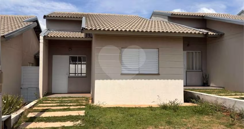 Condomínio com 2 quartos à venda em Parque São João - SP