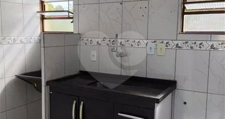 Condomínio com 2 quartos à venda em Jardim Santo Expedito - SP