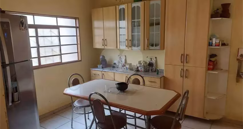 Casa com 3 quartos à venda na Rua Edson Rodrigues Pitta, Vila Rocha, Bauru