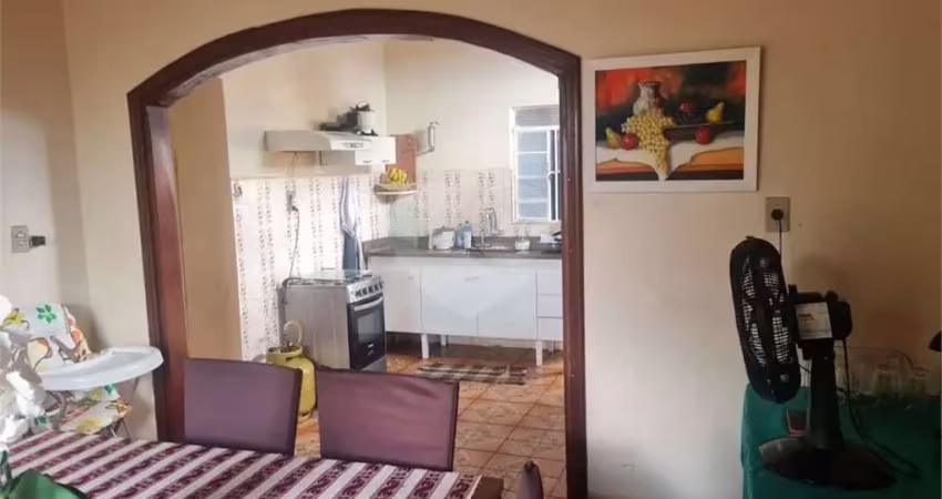 Casa com 3 quartos à venda na Avenida Joaquim Ferreira Souto, Jardim Danúbio, Agudos