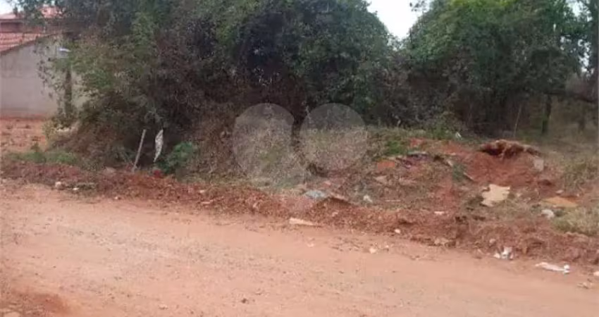Terreno à venda na Rua Flávio Aredes Lopes, Tangarás, Bauru