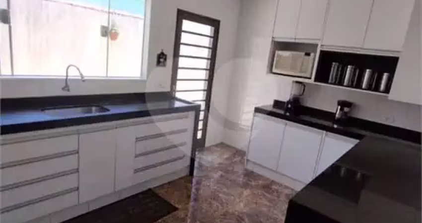 Casa com 3 quartos à venda na Rua Professor Antônio Guedes de Azevedo, Vila Industrial, Bauru