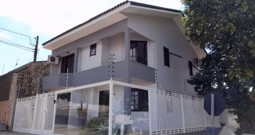 Sobrado com 3 dormitórios à venda, 142 m² por R$ 930.000,00 - Centro - Cascavel/PR