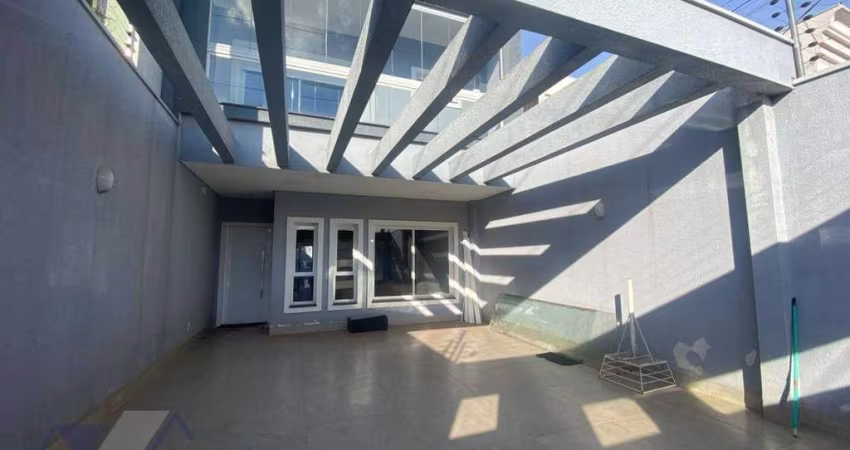 Sobrado com 3 dormitórios para alugar, 159 m² por R$ 6.180,00/mês - Coqueiral - Cascavel/PR