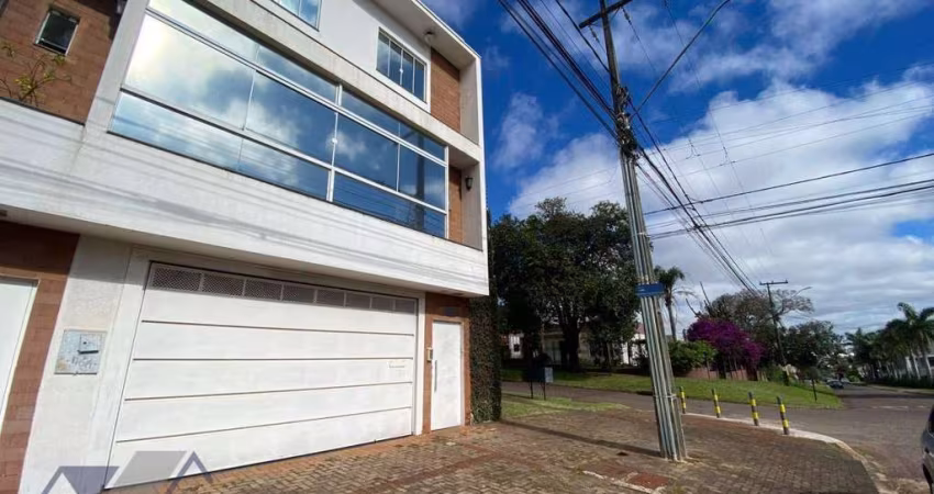 Sobrado com 3 dormitórios para alugar, 258 m² por R$ 4.880,00/mês - Country - Cascavel/PR