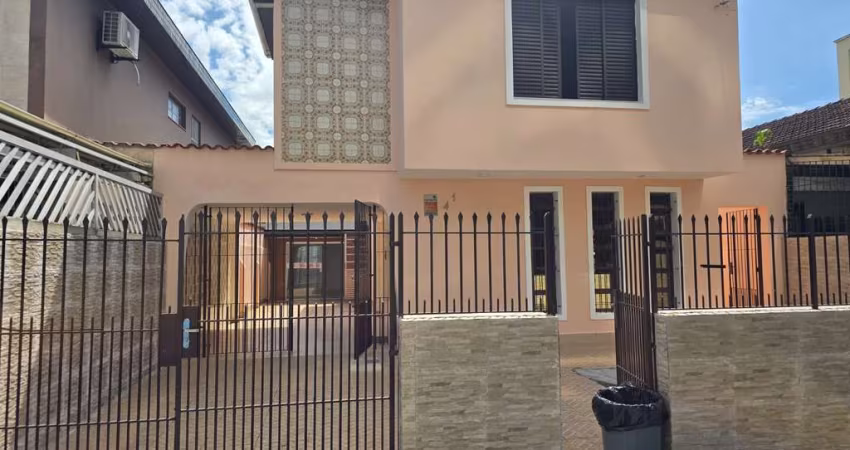 MARAPE-SOBRADO AMPLO- 3 DORMITÓRIOS-SUITE-WC EMP-CHURRASQUEIRA-2 VAGAS-REF 2318