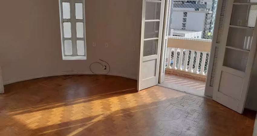 Gonzaga- apartamento 2 dormitorios-dep-s/gar-elevador-1 quadra praia-ref 2350
