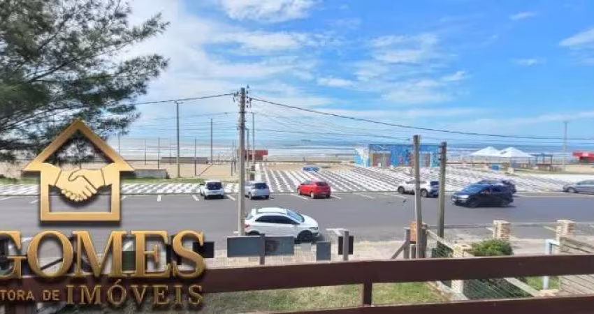 CASA COM TERRENO DE DUAS FRENTES NA BEIRA MAR E TRÊS DE OUTUBRO