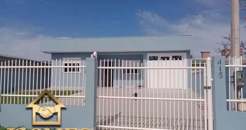Casa nova em laje de concreto a poucas quadras do mar