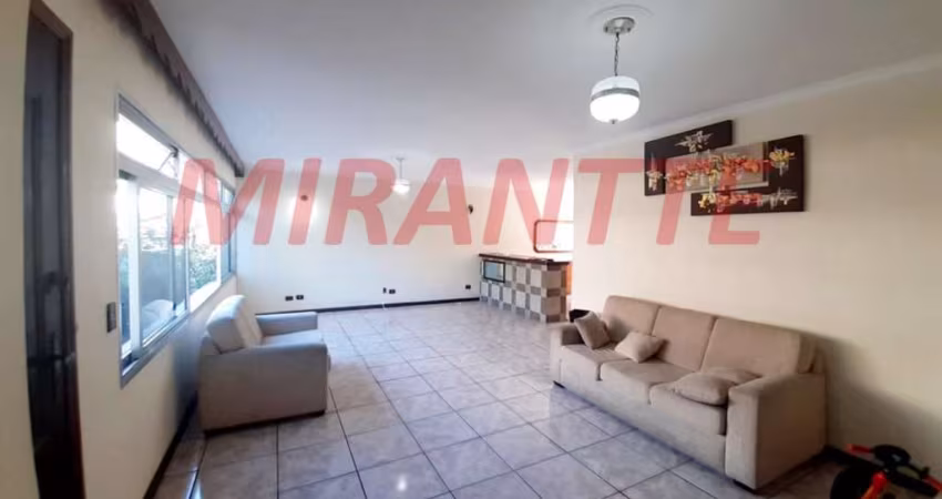 Sobrado de 190m² com 3 quartos em Santa Terezinha