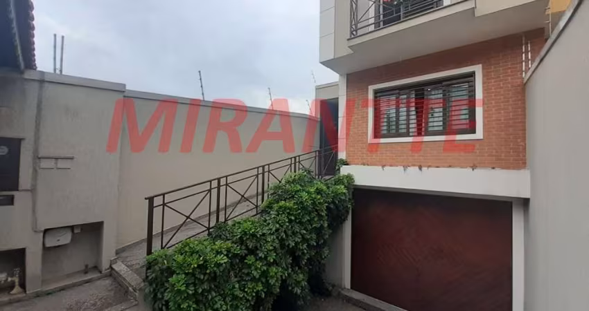 Sobrado de 184m² com 3 quartos em Água Fria