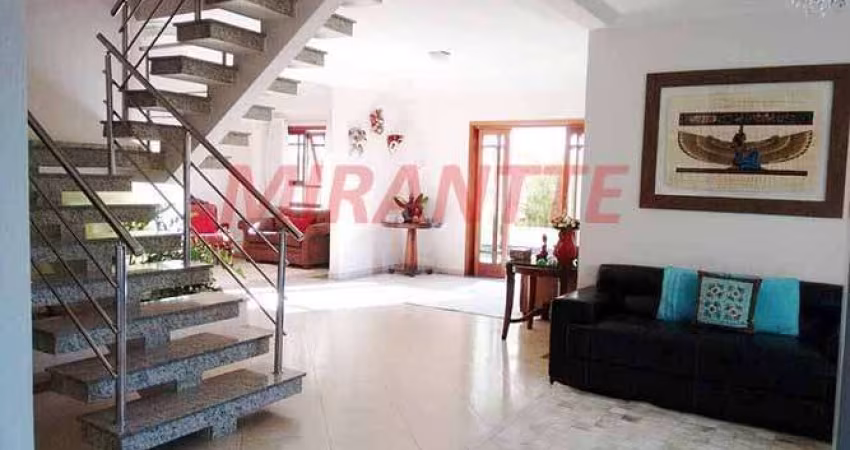 Sobrado de 250m² com 4 quartos em Horto Florestal