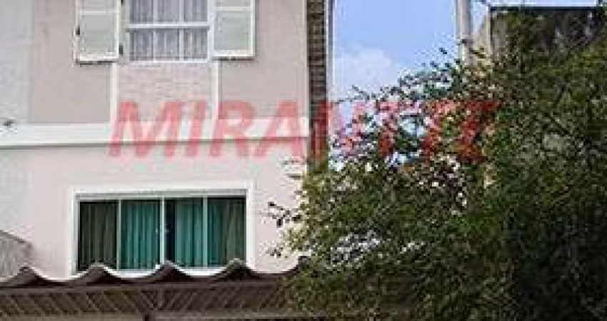 Sobrado de 80m² com 3 quartos em Água Fria