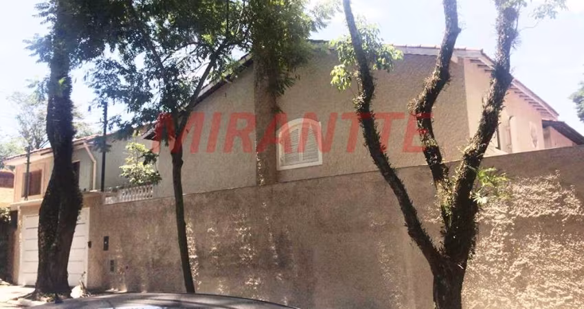 Sobrado com 4 quartos em Jardim Floresta