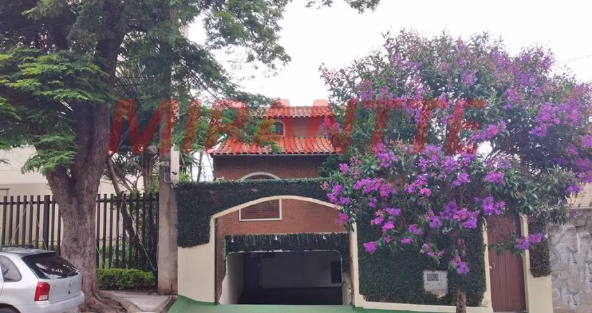 Sobrado de 215m² com 4 quartos em Santa Terezinha