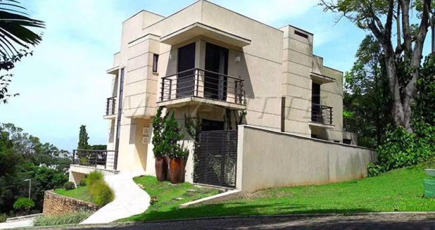 Cond. fechado de 700m² com 4 quartos em Tremembe