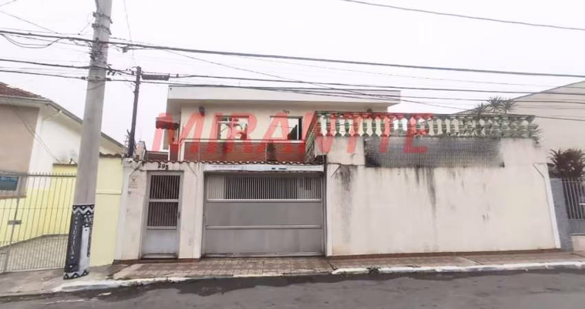 Sobrado de 280m² com 3 quartos em Água Fria