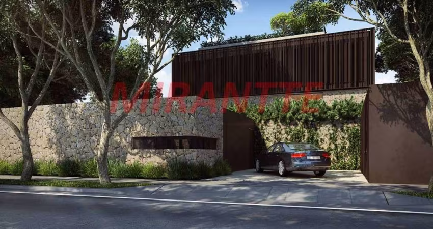 Cond. fechado de 900m² com 4 quartos em Alto de Pinheiros