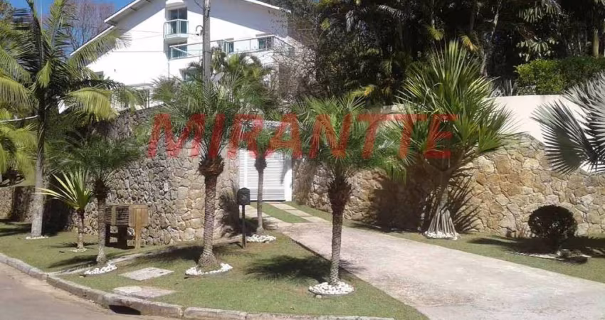 Sobrado de 720m² com 5 quartos em Serra da Cantareira