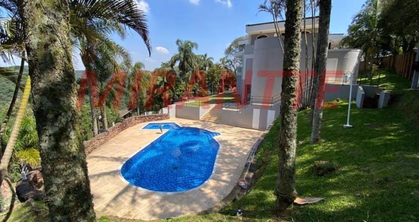 Sobrado de 634m² com 6 quartos em Serra Da Cantareira