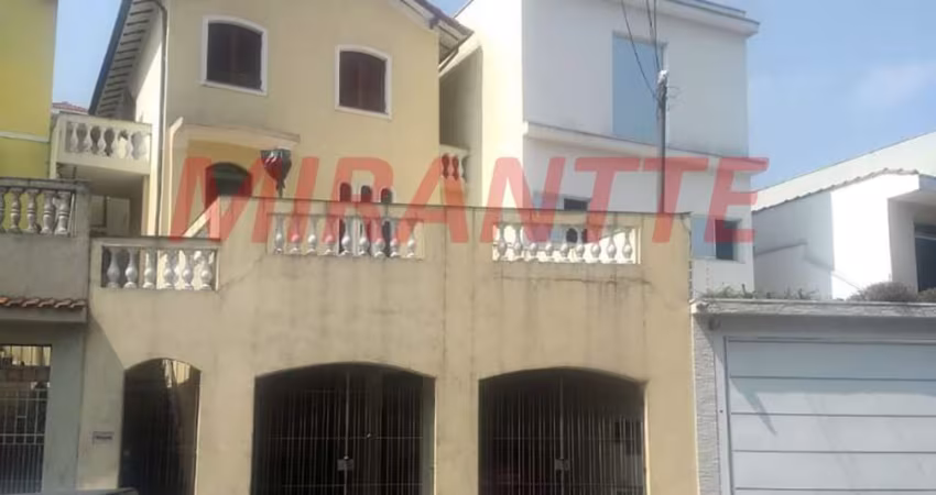Sobrado de 224m² com 4 quartos em Água Fria