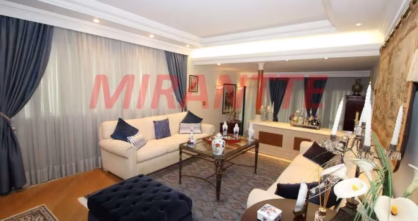 Apartamento de 246m² com 4 quartos em Água Fria